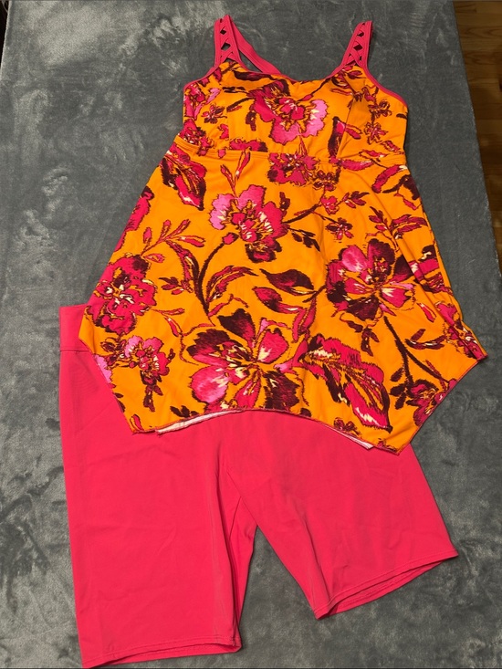 d&co Other - NWOT D & Co BEACH Bright Floral Shark HemTankini w/Pink Swim Shorts Sz 10